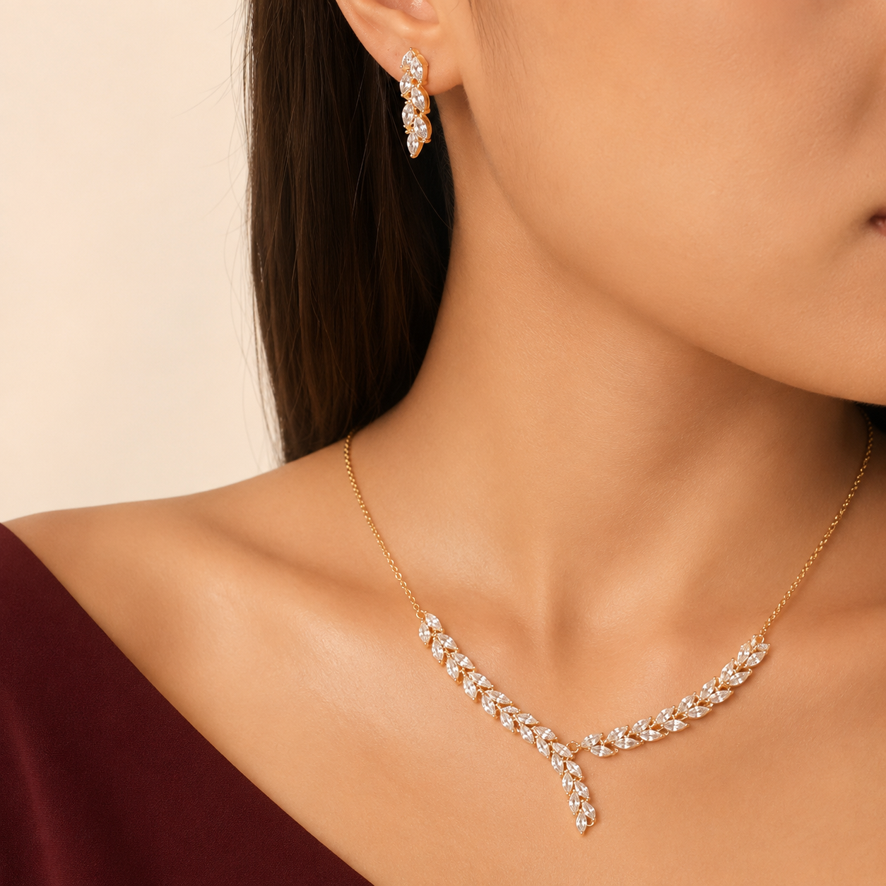 Set Collier & Boucles d’oreilles Dorées Motif Feuille en Zircone